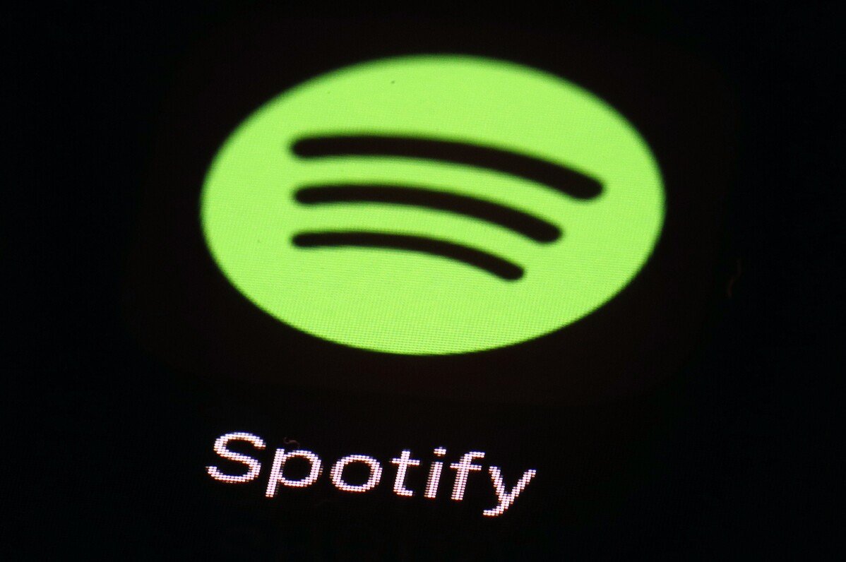 Вы используете Spotify для прослушивания музыки. Вот как деньги с рекламы и абонентской платы поступают к исполнителям